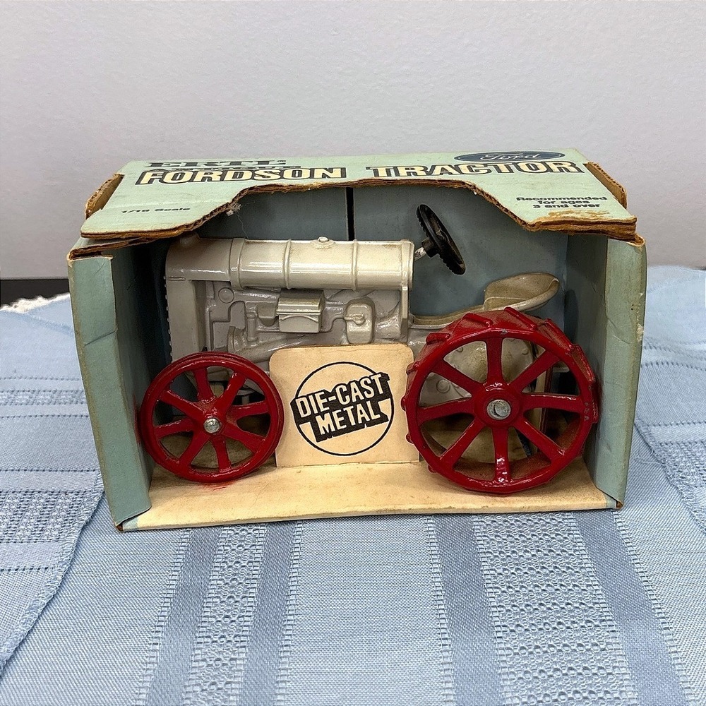 Vintage Ertl Ford Fordson Tractor 1/16 Scale Die-Cast Metal Stock No 804 Boxed